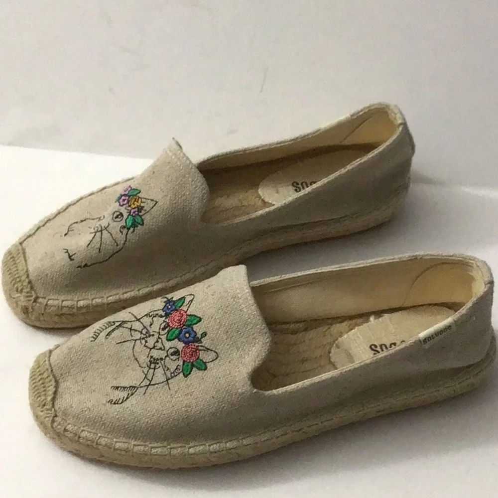 NWOB Soludos-Spirit Animal Smoking Slippers-7US Sand